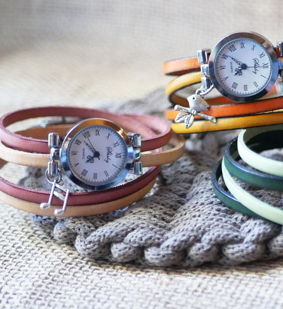 Montres pour femme artisanales en cuirs colorés