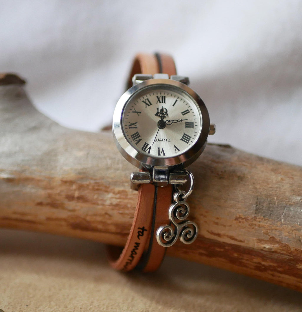 Montre personnalisable par couleur des cuirs, pendentif et gravure