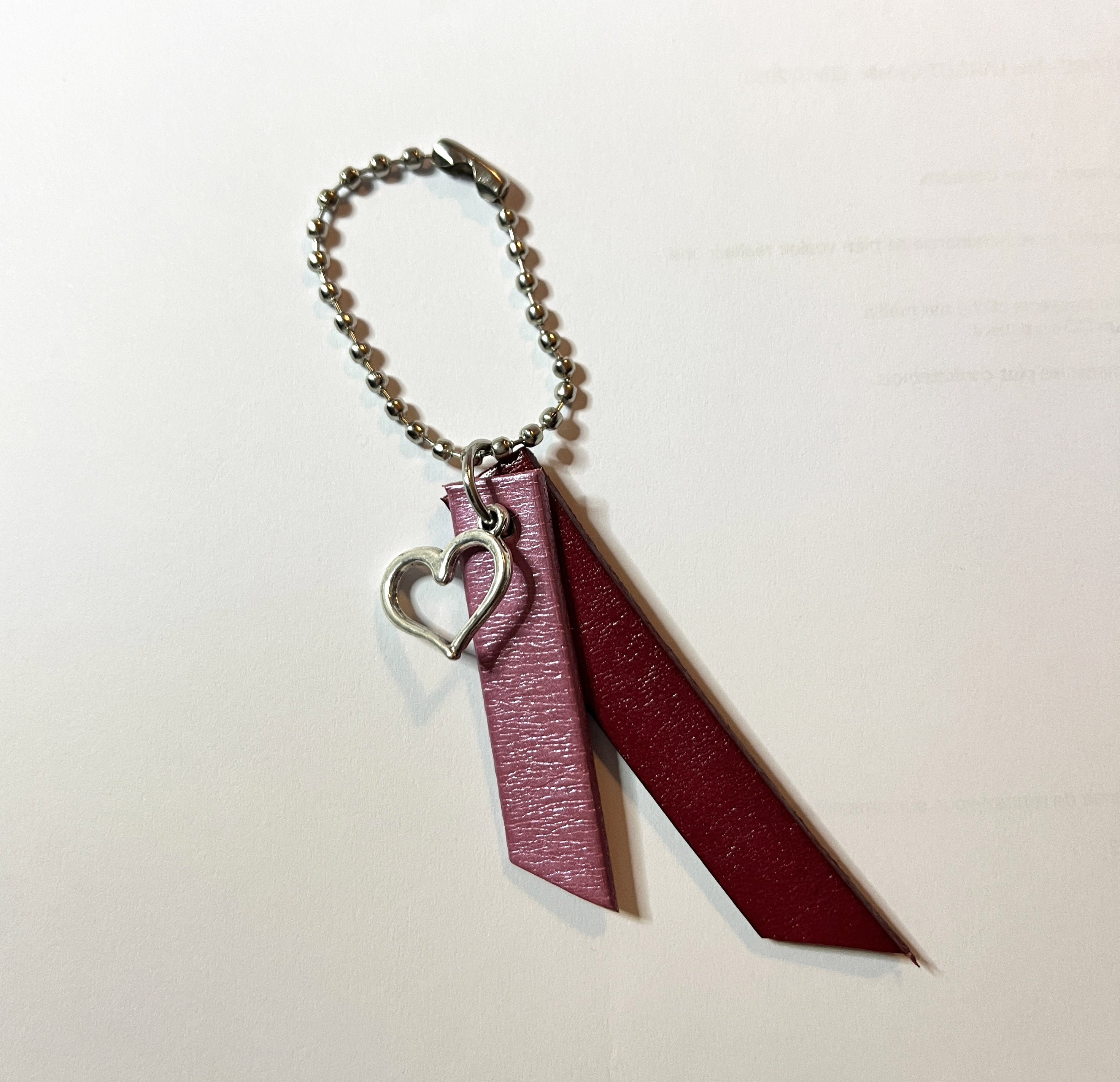 Porte clé duo de cuirs et charme