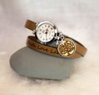 Montre femme cuir avec cabochon bois gravé personnalisé