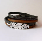 Bracelet style bohème plume sur double tour de cuir