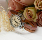 Montre personnalisable par couleur des cuirs, pendentif et gravure