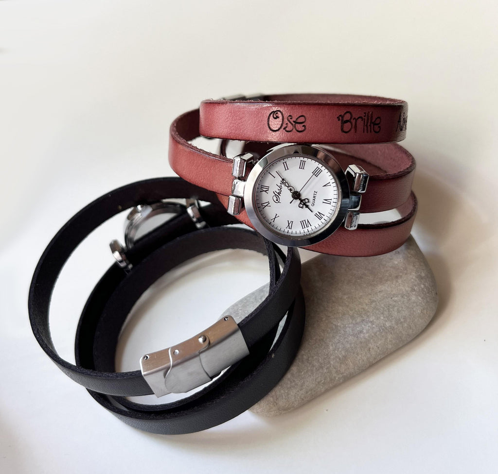 Montre bracelet triple tour au cuir cadran argenté à personnaliser
