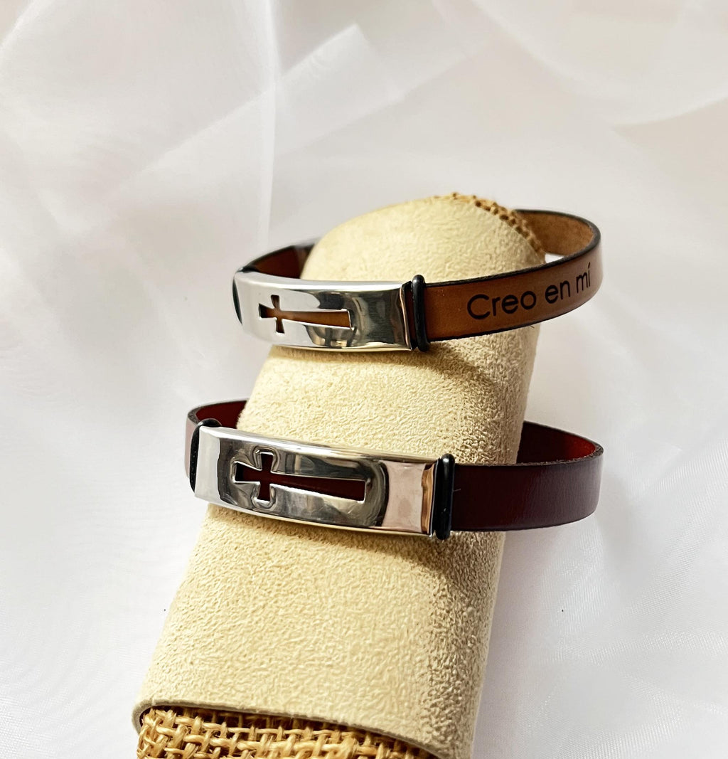 Bracelet croix chrétienne sur cuir couleur au choix personnalisable