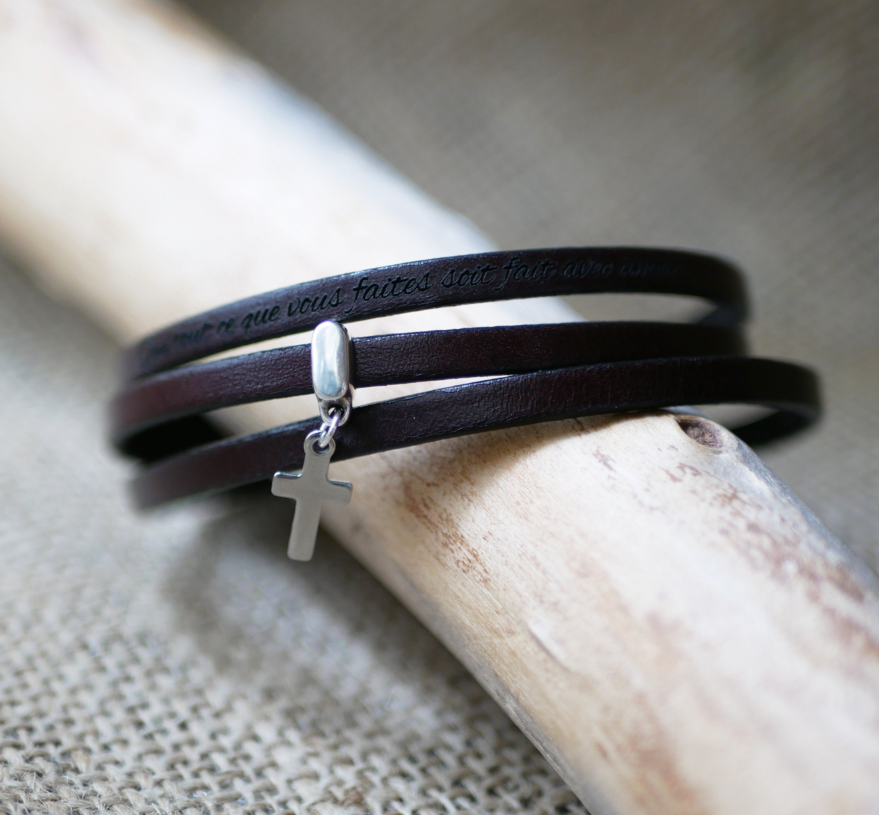 Bracelet triple tour de cuir et pendentif au choix