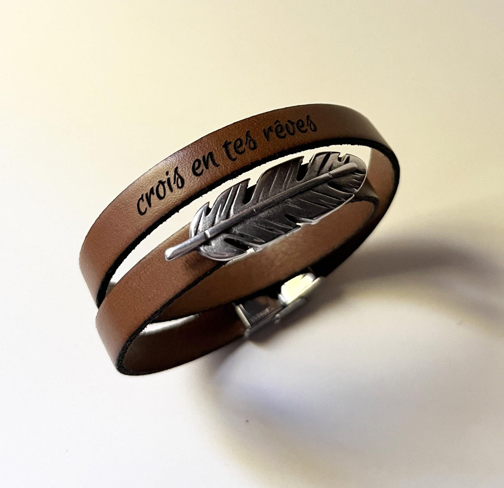 Bracelet cuir double tour au passant plume