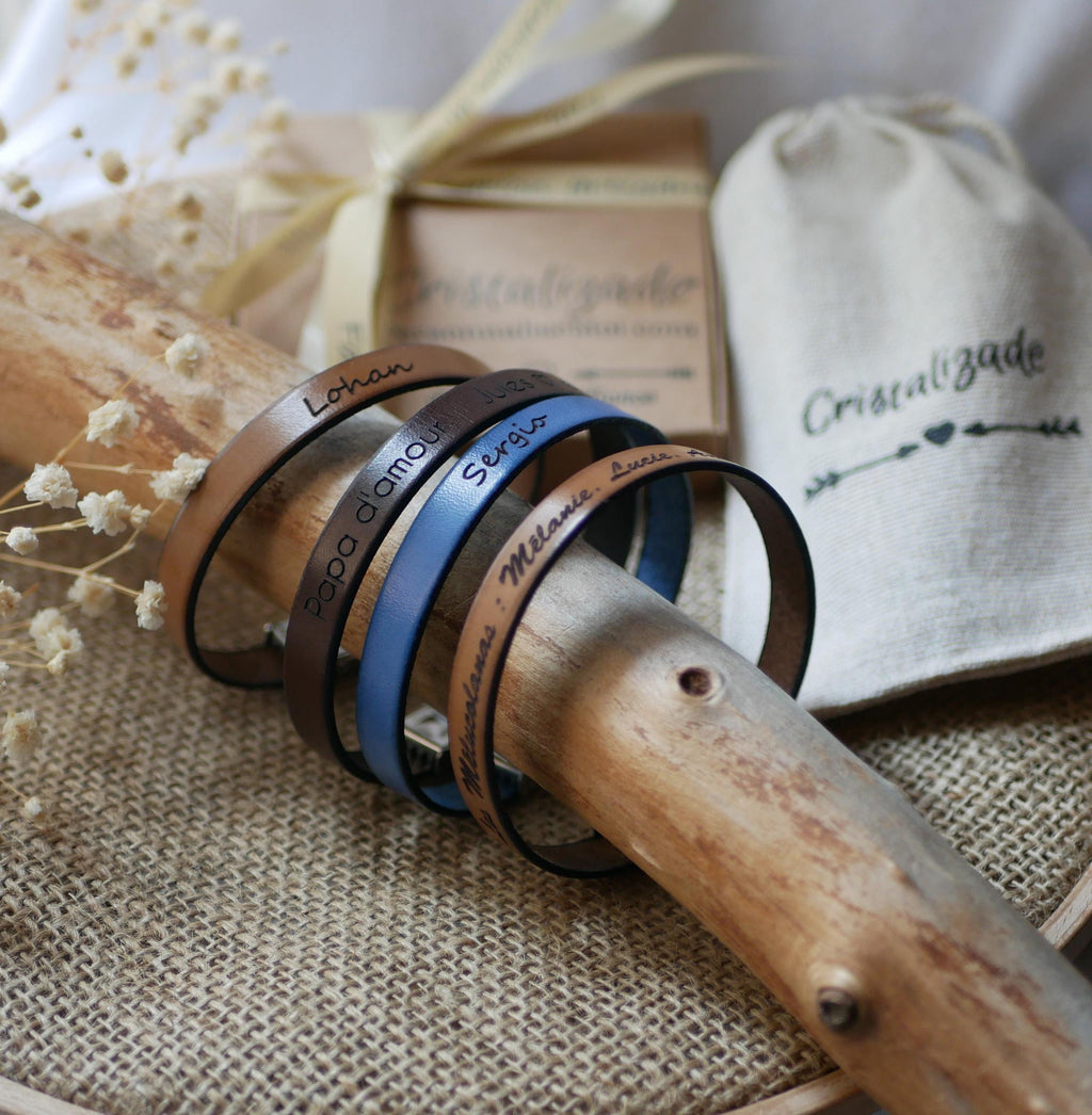 Bracelet personnalisable en cuir au fermoir  magnétique noir élégant