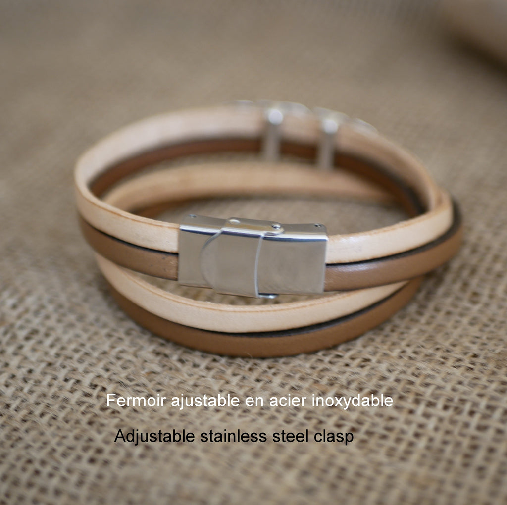 Bracelet style bohème plume sur double tour de cuir