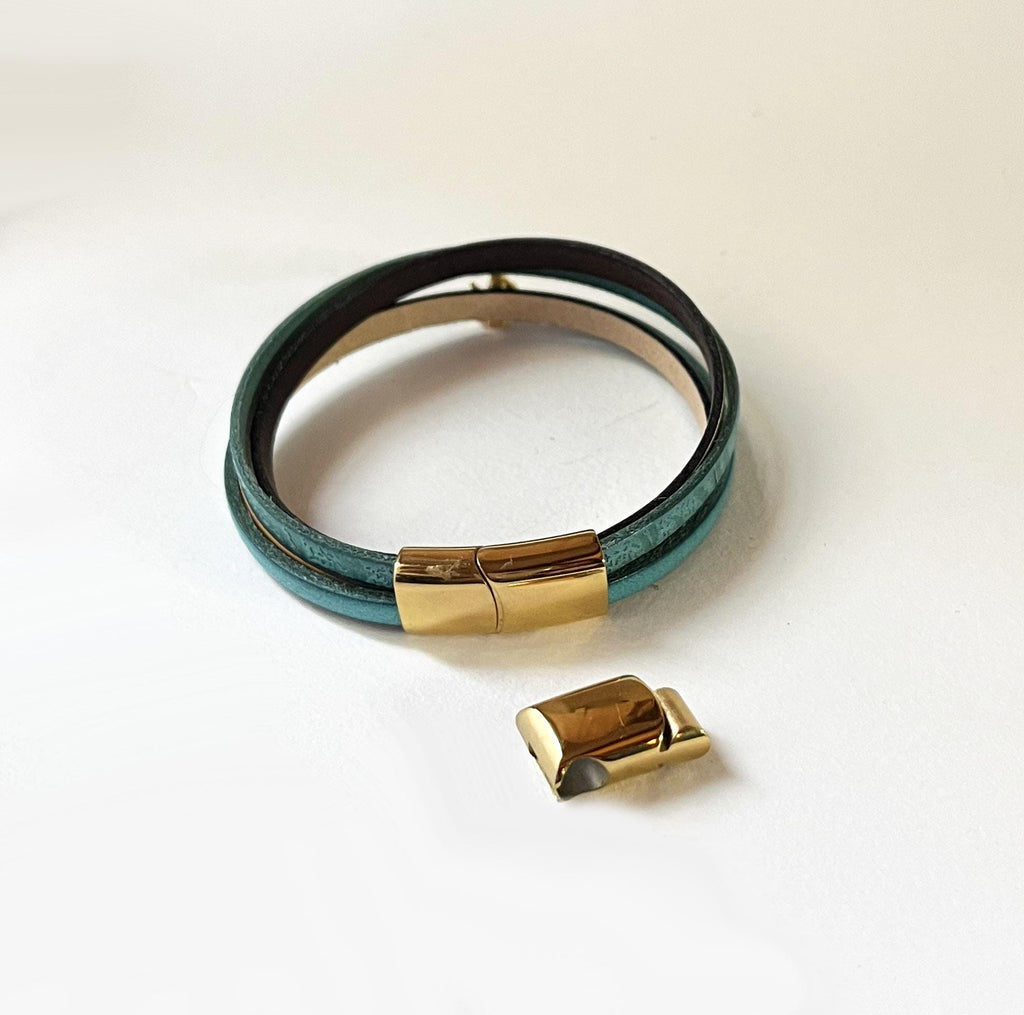 Bracelet manchette femme aux 4 cuirs turquoises et dorés décor feuille ginkgo