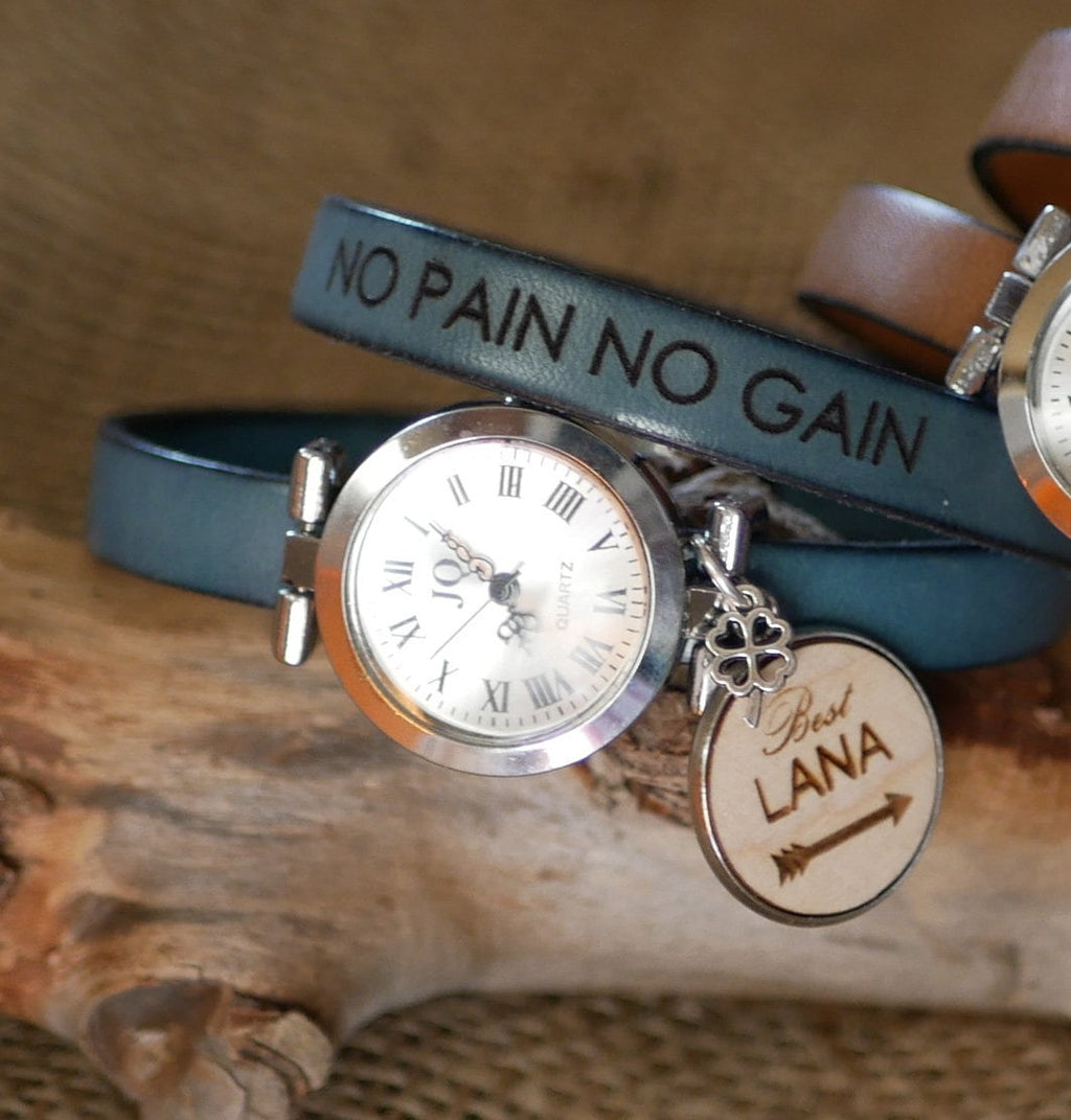 Montre femme cuir avec cabochon bois gravé personnalisé