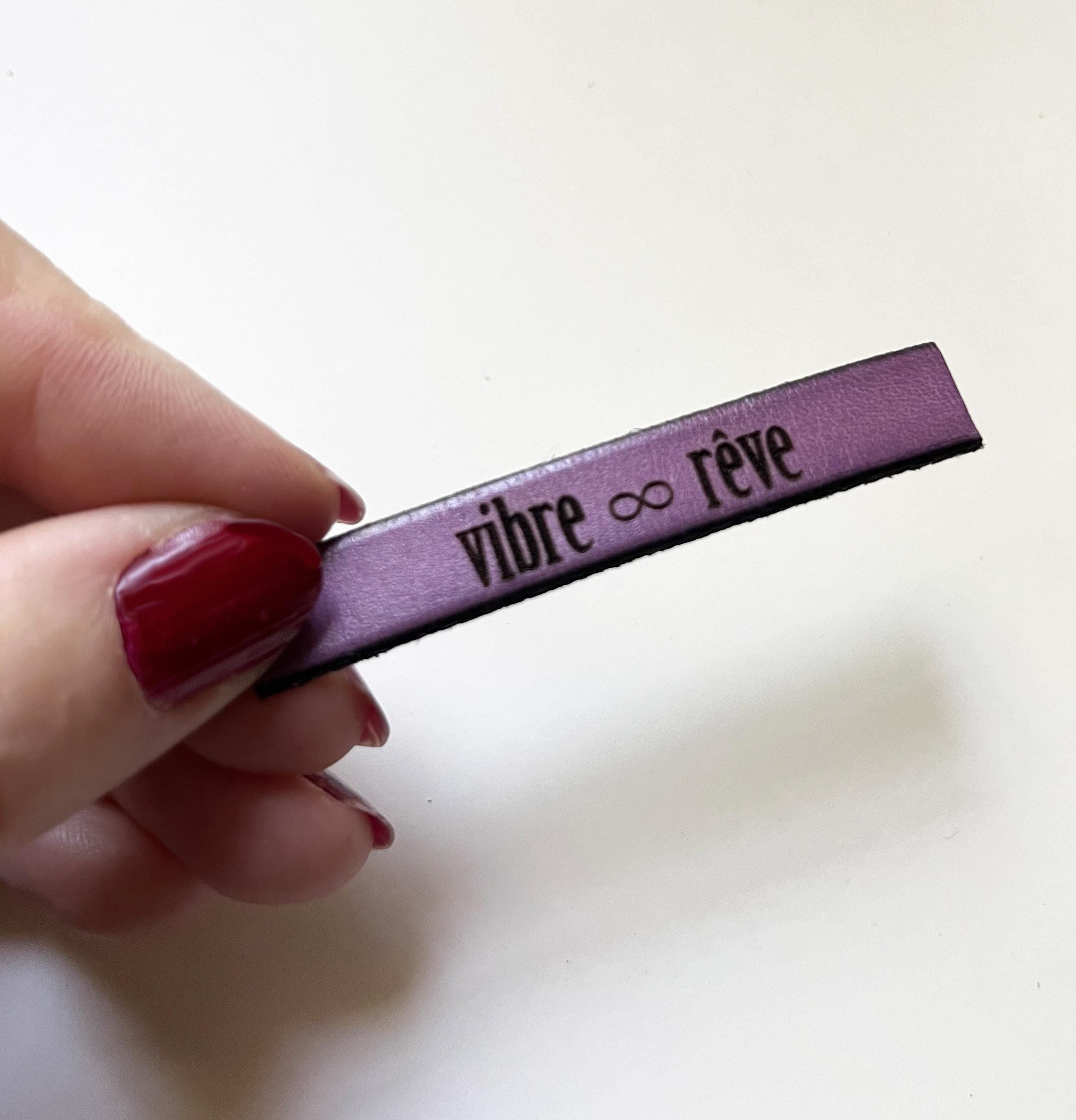 Étiquette personnalisée en cuir autocollant – gravure sur mesure de parole biblique