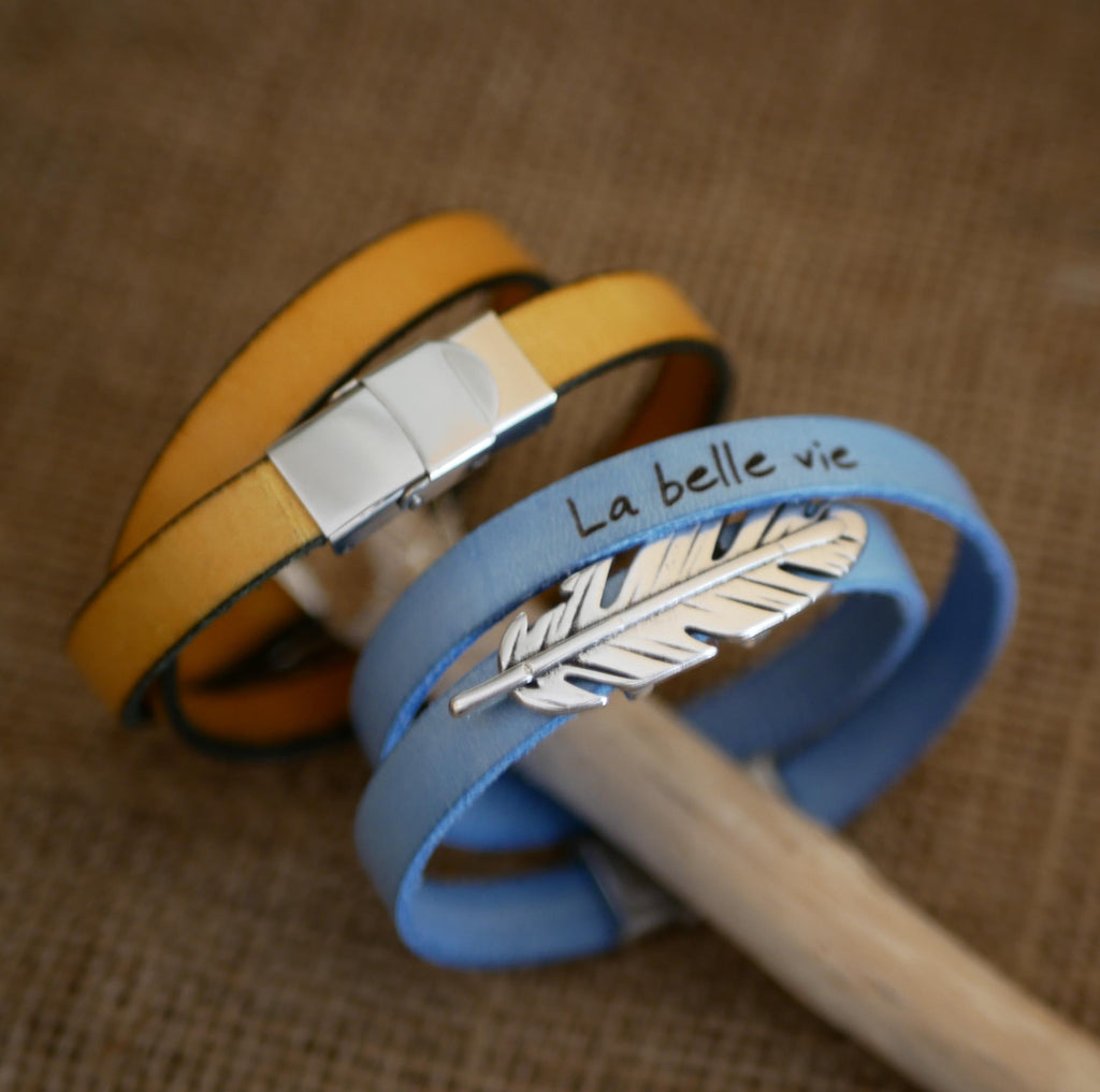 Bracelet cuir double tour au passant plume