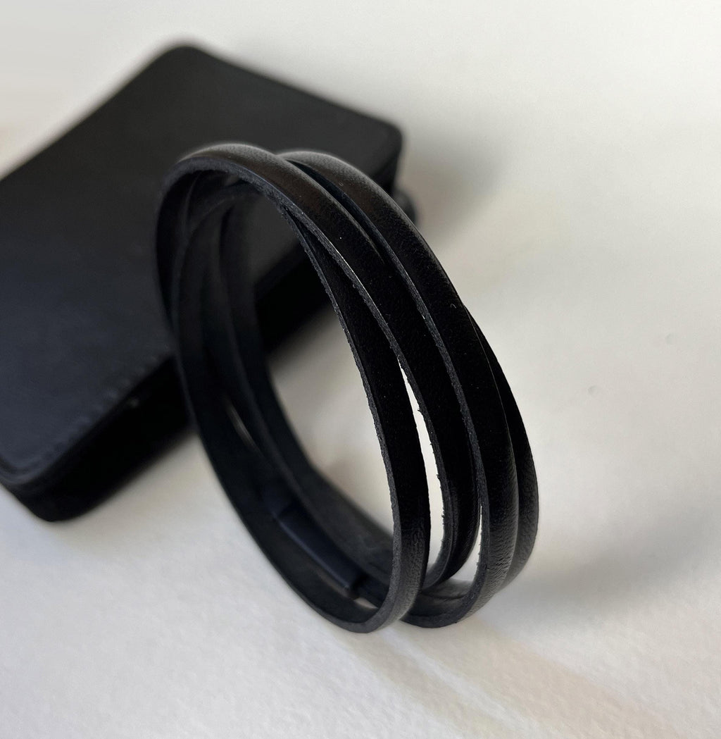 Bracelet multi-cuirs noir multi au fermoir magnétique noir