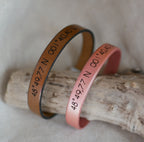 Cadeau pour couple 2 bracelets en cuir personnalisés gravés du même message