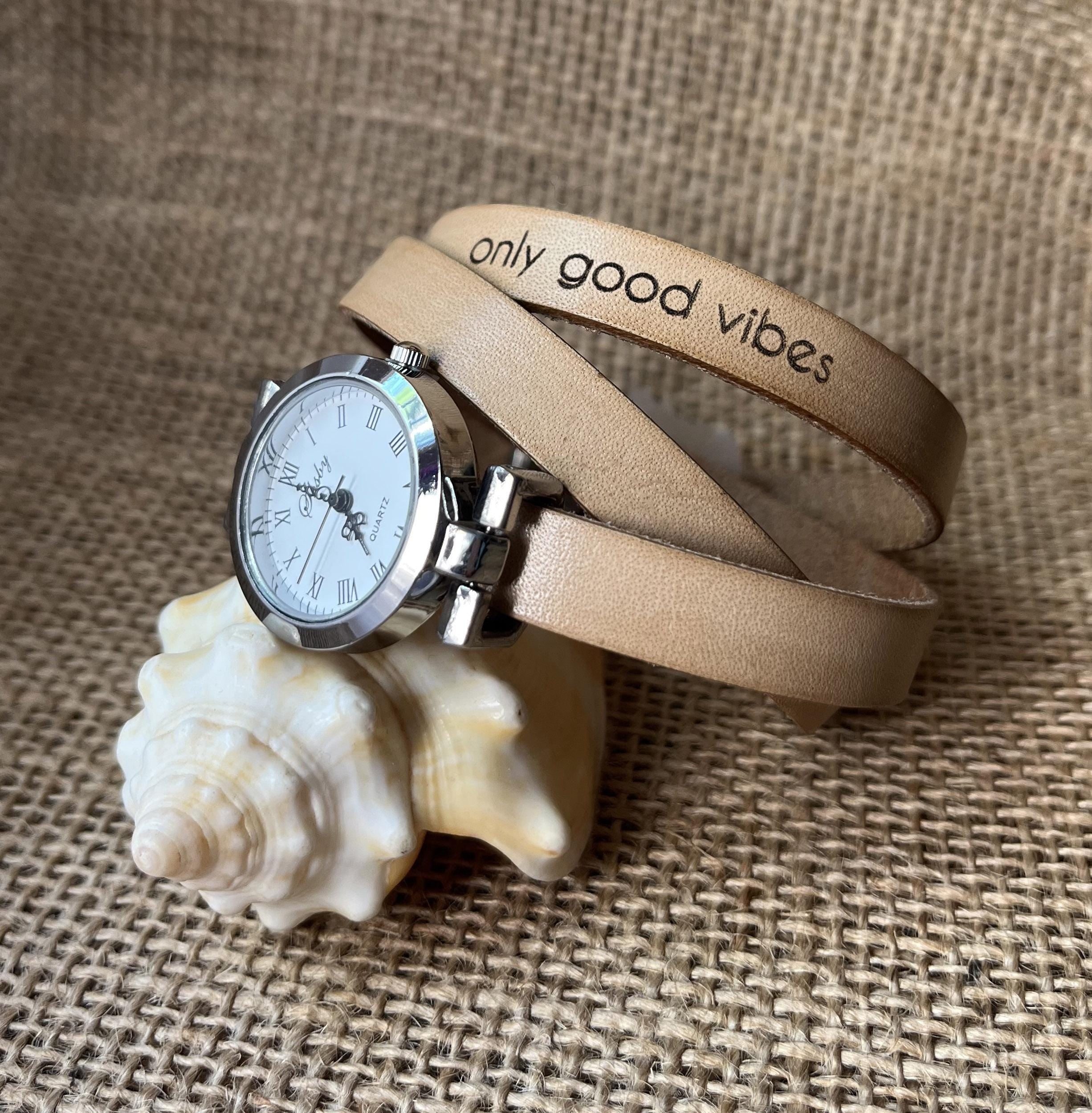 Montre bracelet triple tour au cuir cadran argenté à personnaliser