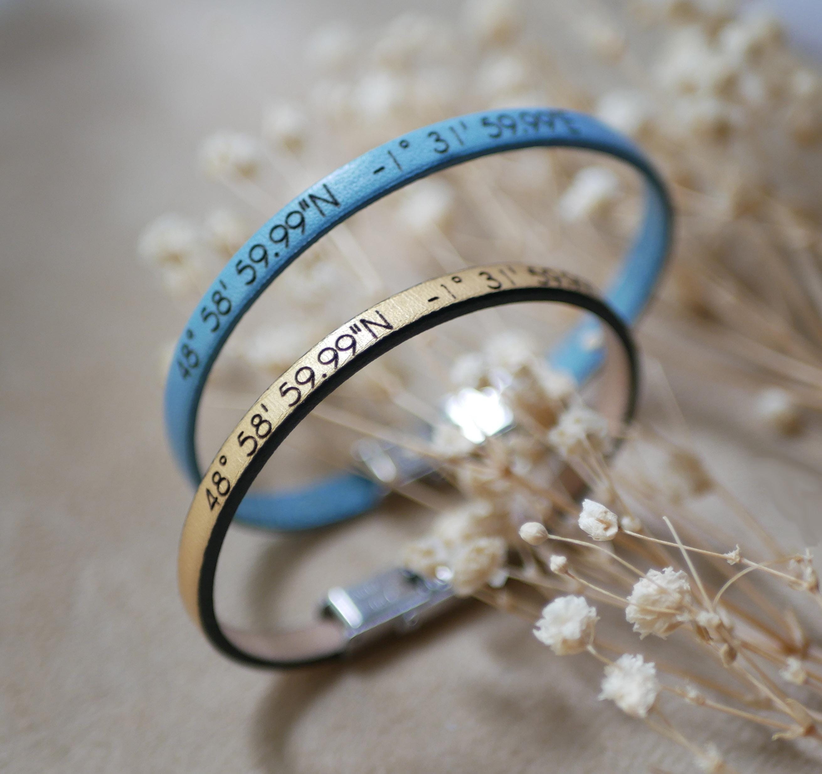 Deux bracelets cuir pour couple personnalisés par  gravure