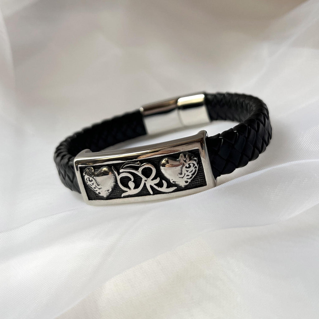 Bracelet cuir noir tressé à plaque métallique 2 coeurs gravés