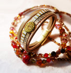 Bracelet manchette multi-cuirs femme au charme soleil doré