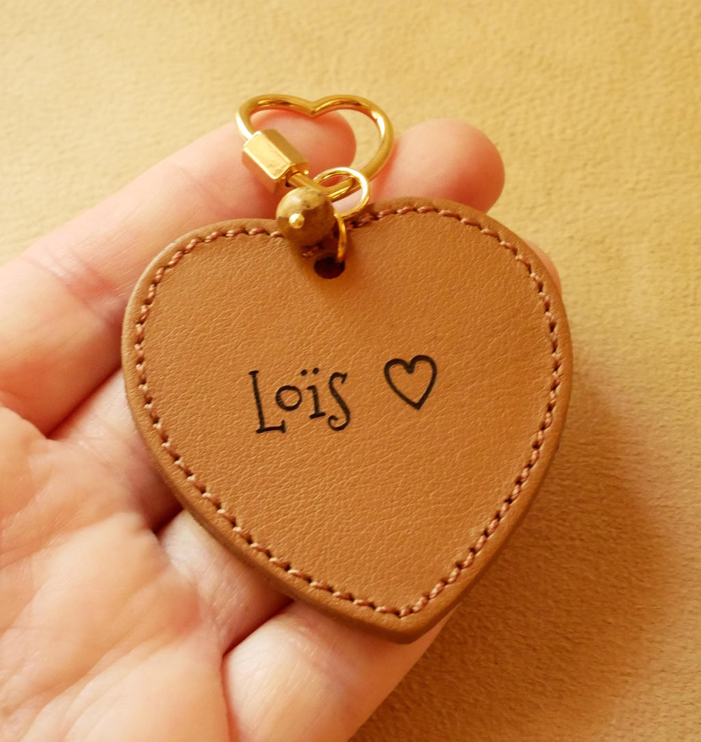 Porte clé femme au gros coeur en cuir personnalisable cadeau Saint Valentin