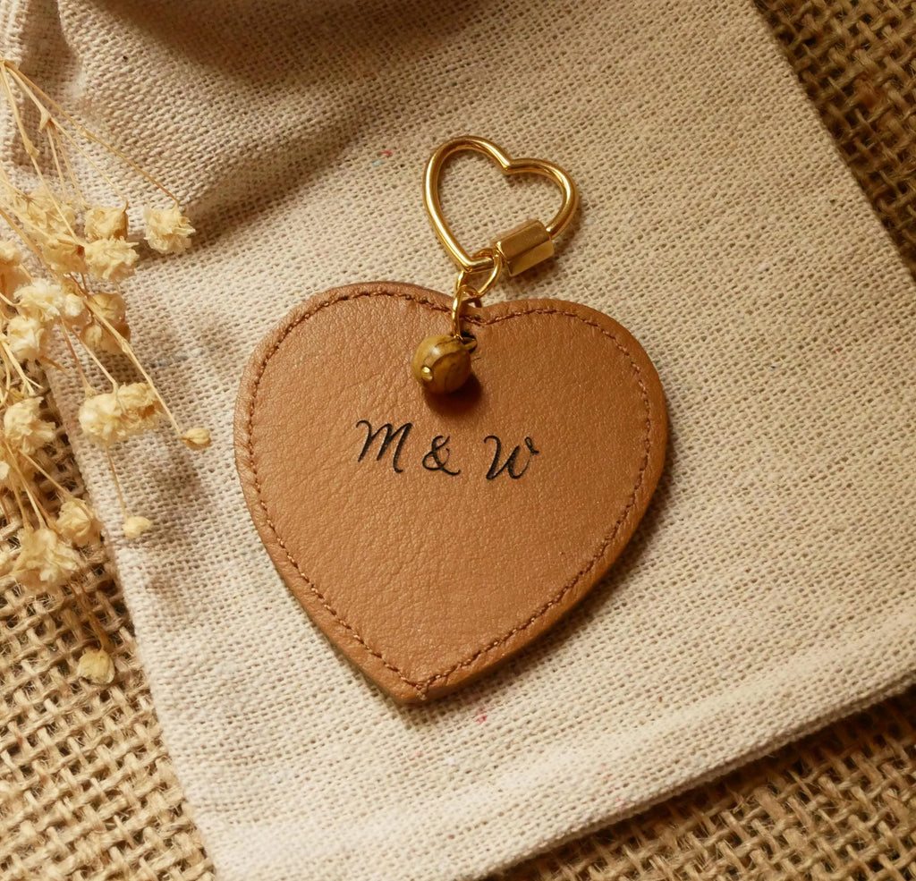 Porte clé femme au gros coeur en cuir personnalisable cadeau Saint Valentin