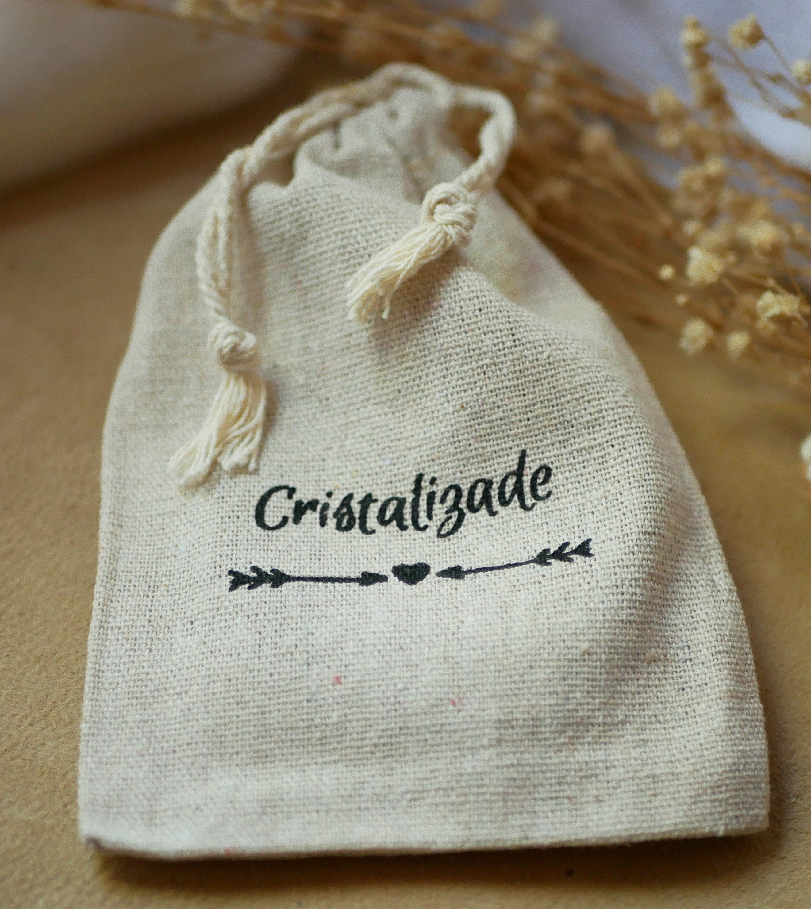 Broche ex voto Sacré Coeur en perles au message en cuir gravé Gratitude