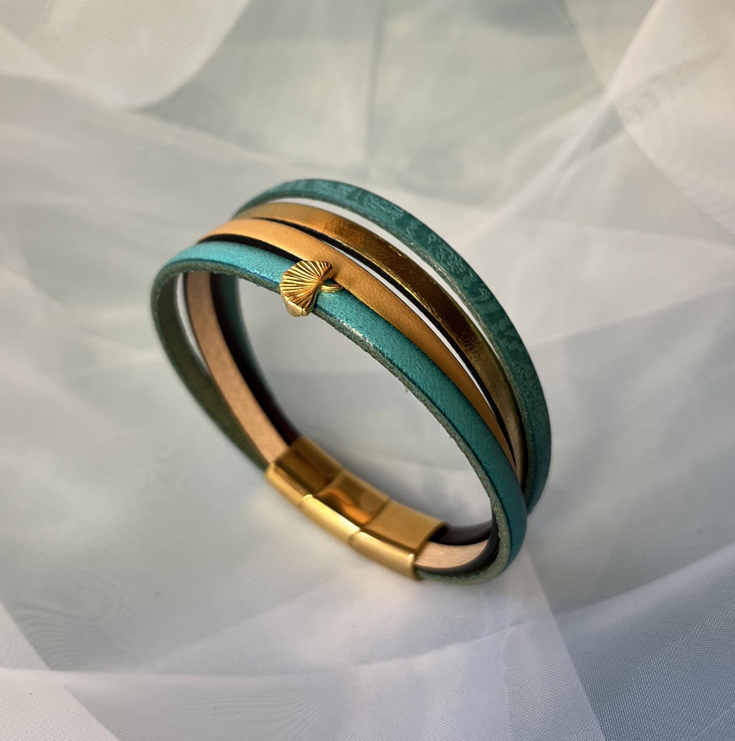 Bracelet manchette femme aux 4 cuirs turquoises et dorés décor feuille ginkgo