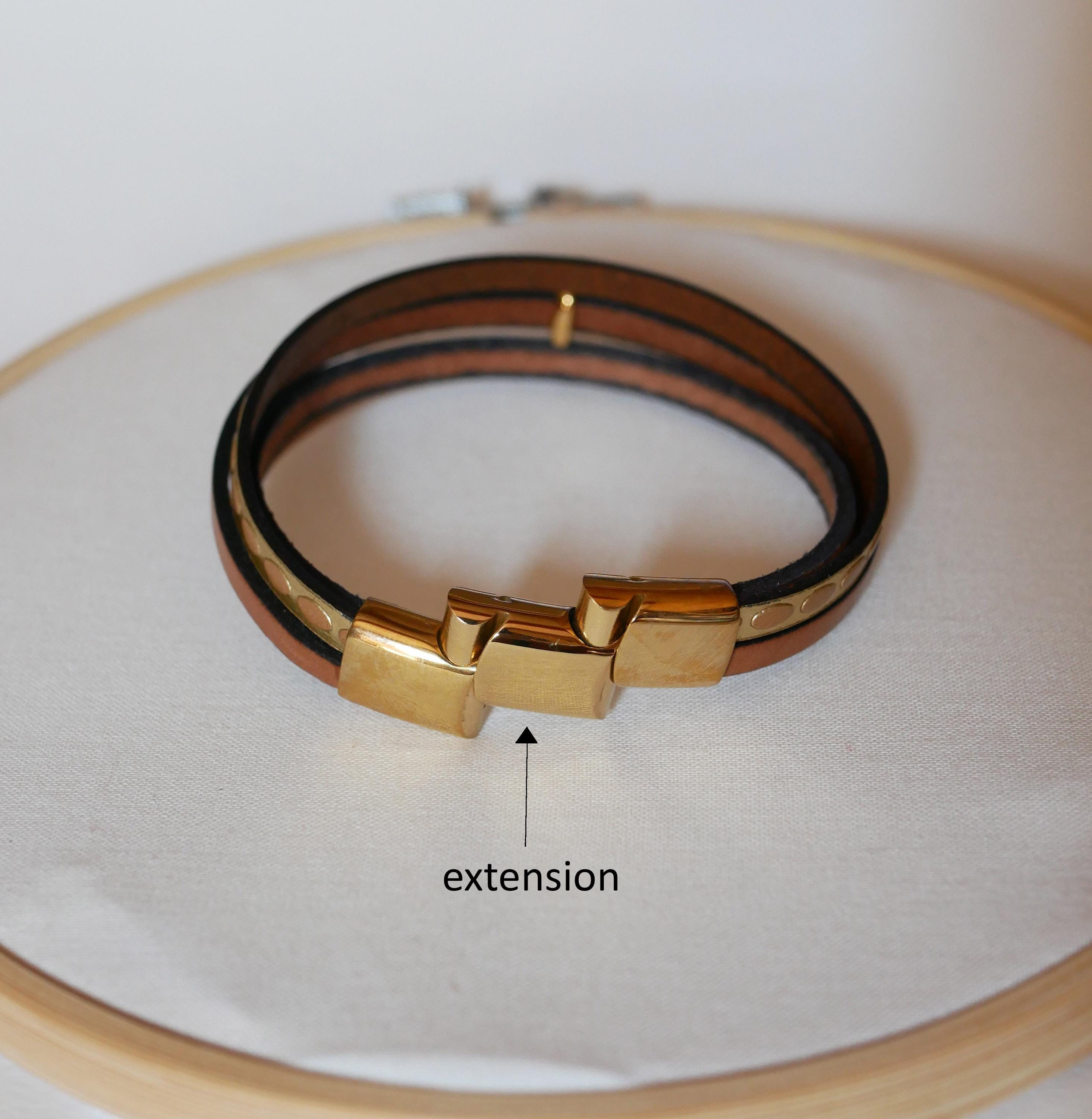 Bracelet manchette multi-cuirs femme au charme soleil doré