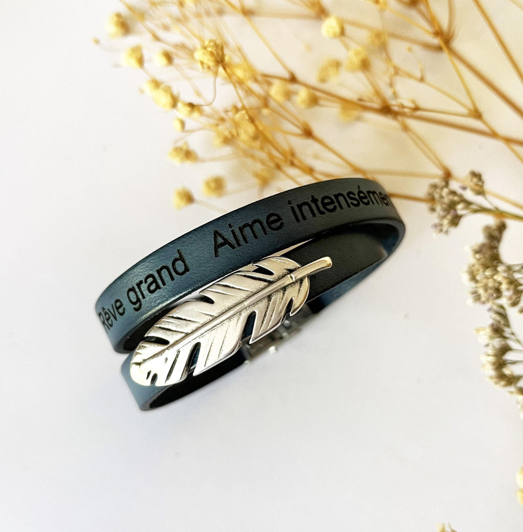 Bracelet cuir double tour au passant plume