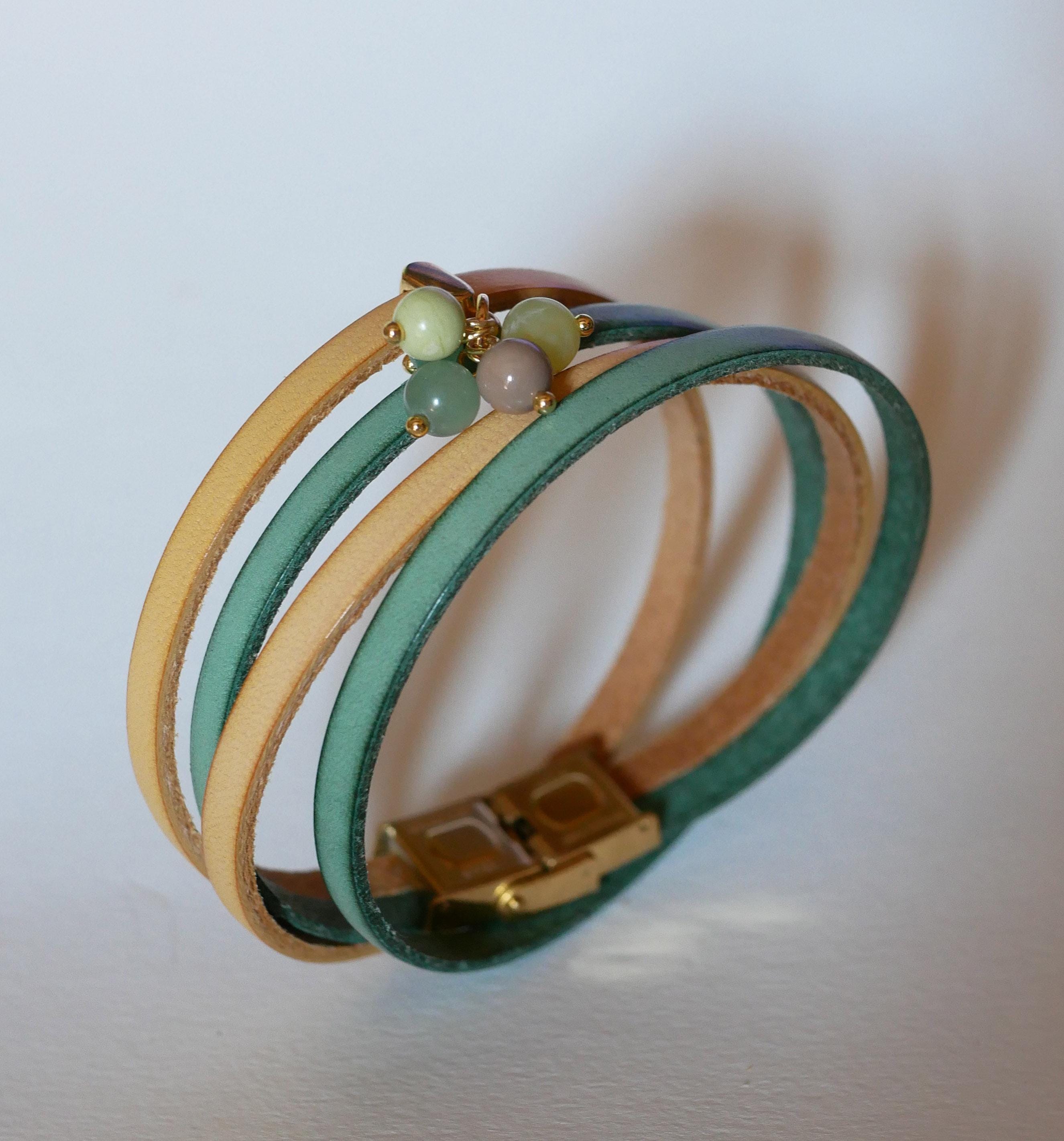 Bracelet grappe de perles gemmes sur duo de cuir