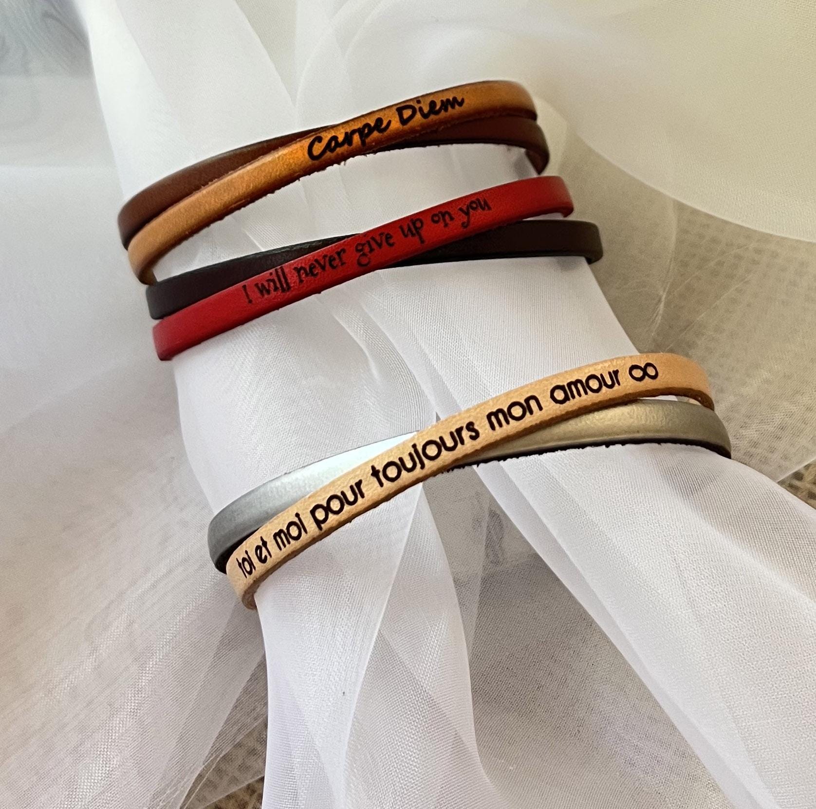 Bracelet Twist aux cuirs croisés en duo de couleurs