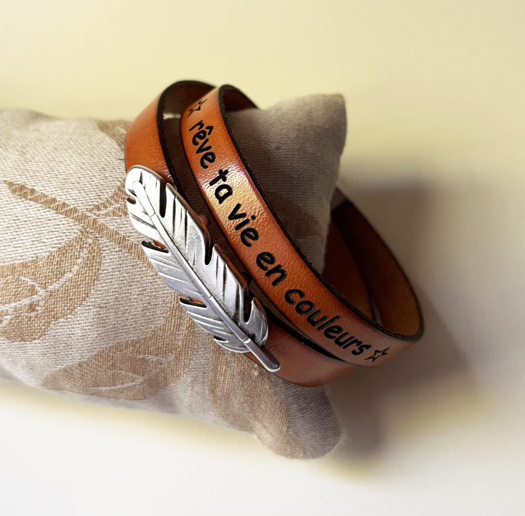 Bracelet cuir double tour au passant plume