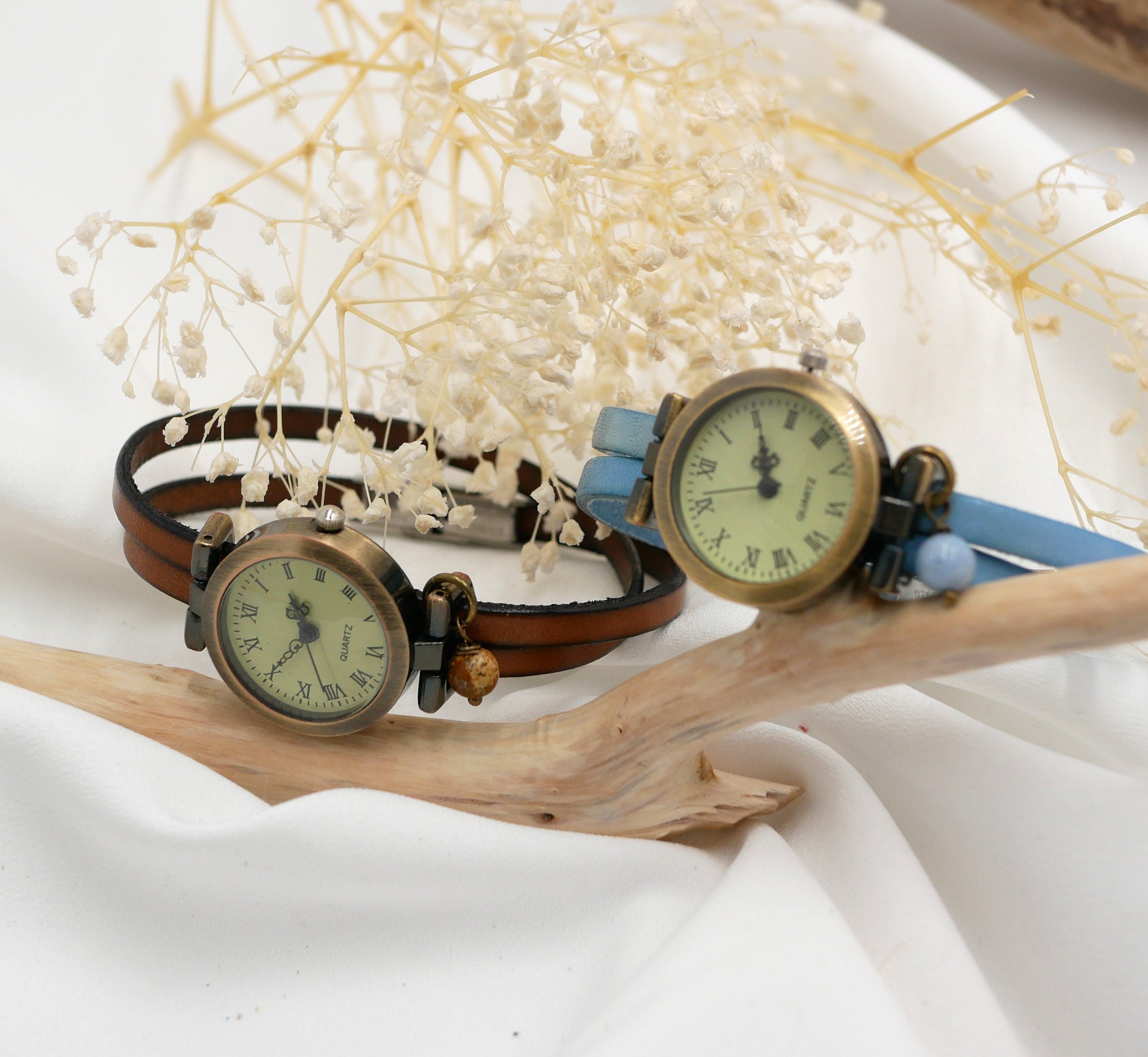 Montre femme vintage au bracelet cuir double
