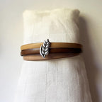 Bracelet personnalisé aux 3 cuirs et poussoir argenté épis de blé