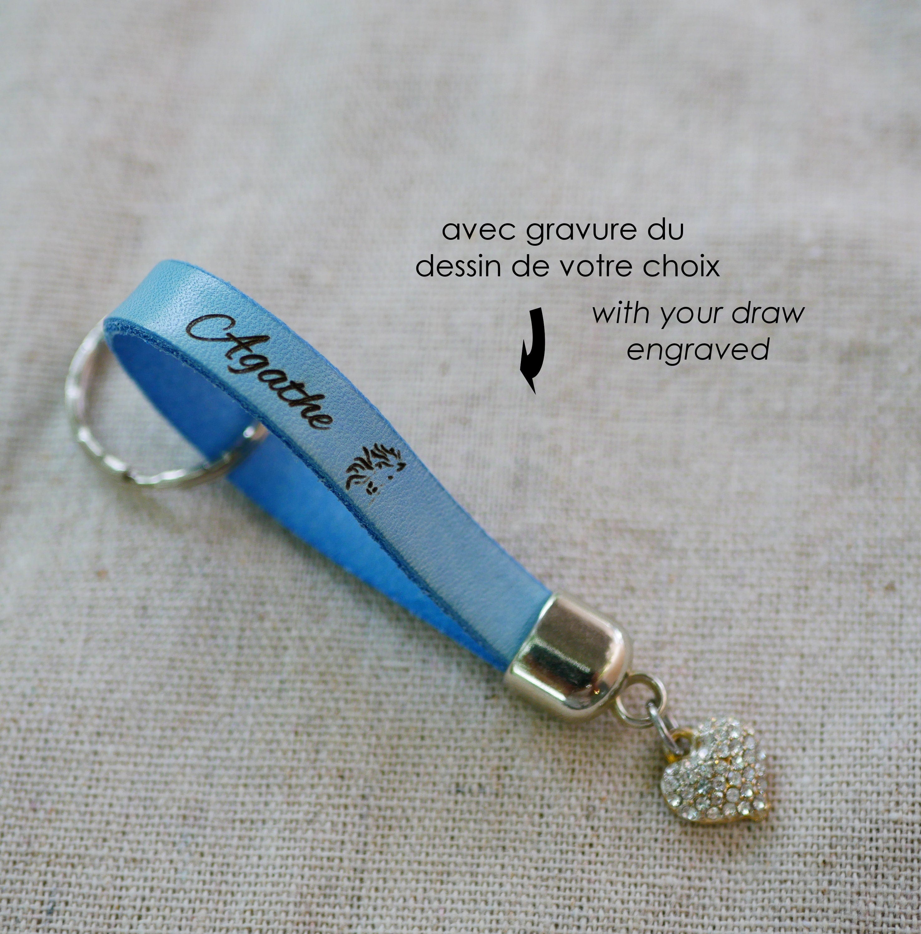 Porte clé cuir personnalisé par gravure avec charme pendentif au choix