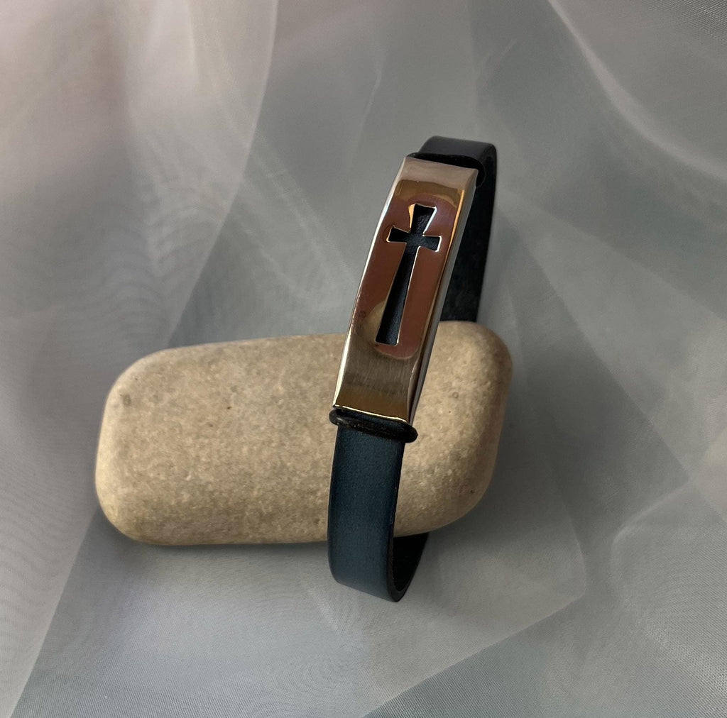 Bracelet croix chrétienne sur cuir couleur au choix personnalisable