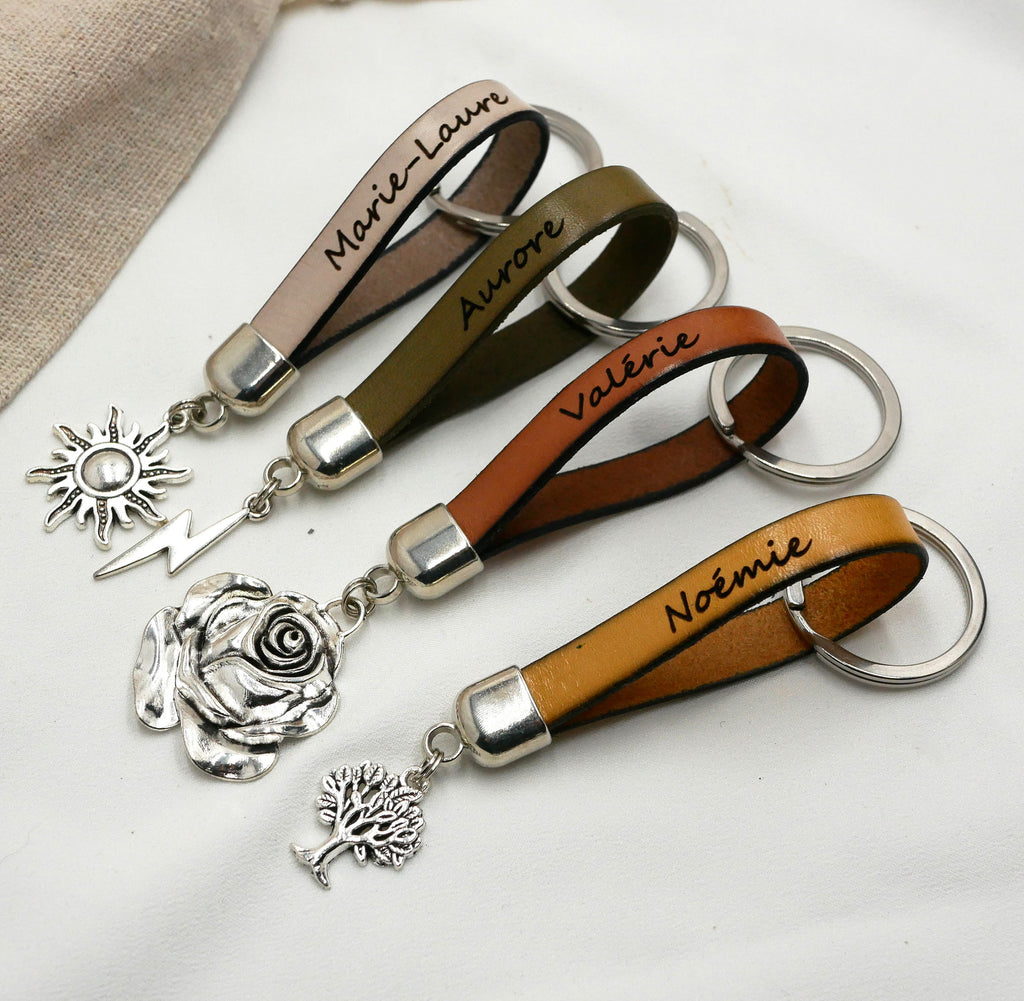 Porte clé cuir personnalisé par gravure avec charme pendentif au choix