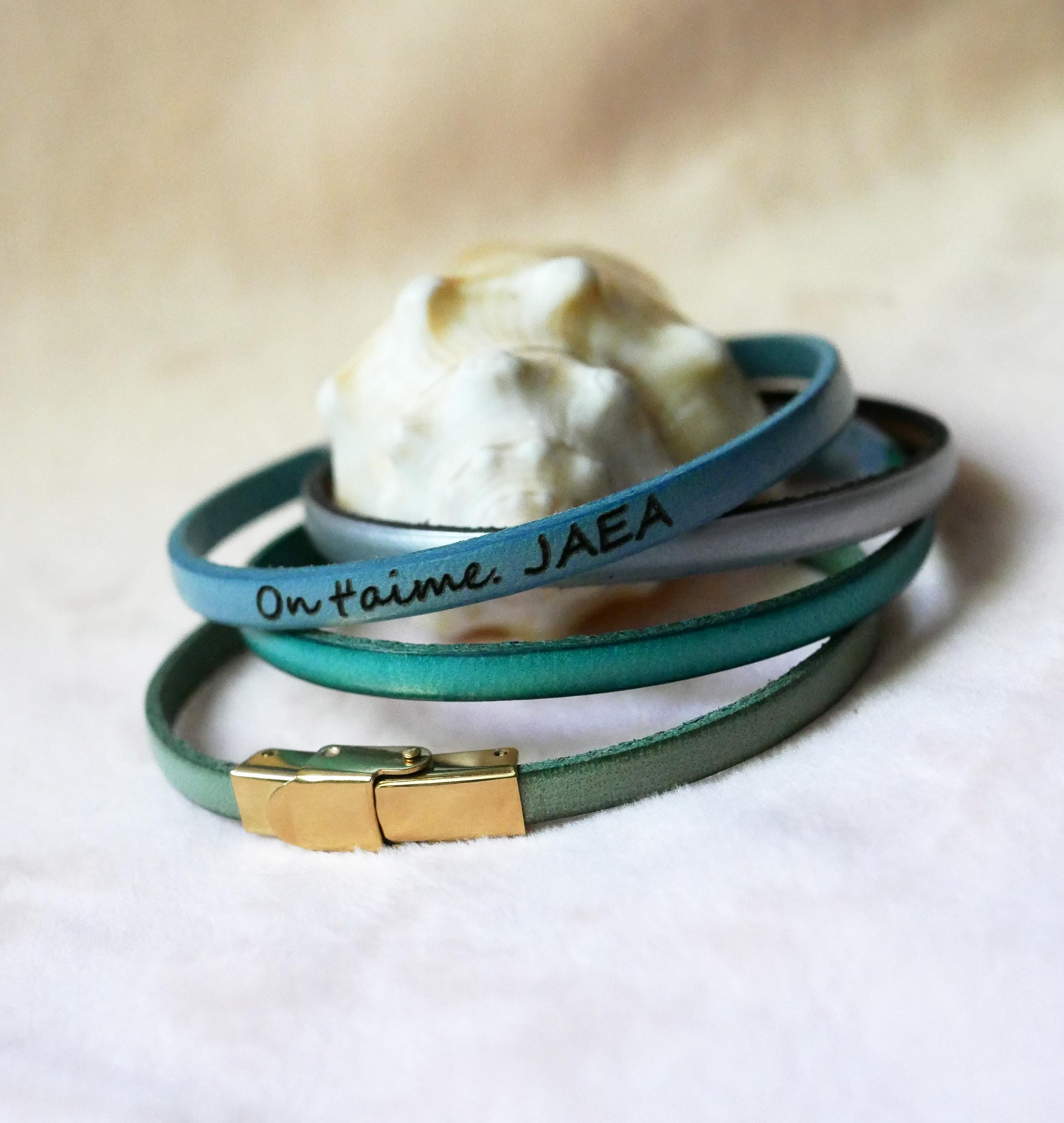 Bracelet cuir fin au passant doré au choix à graver de parole biblique