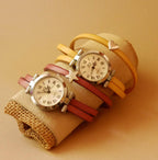 Montre femme bracelet charme et cadran argenté sur 3 tours de cuir