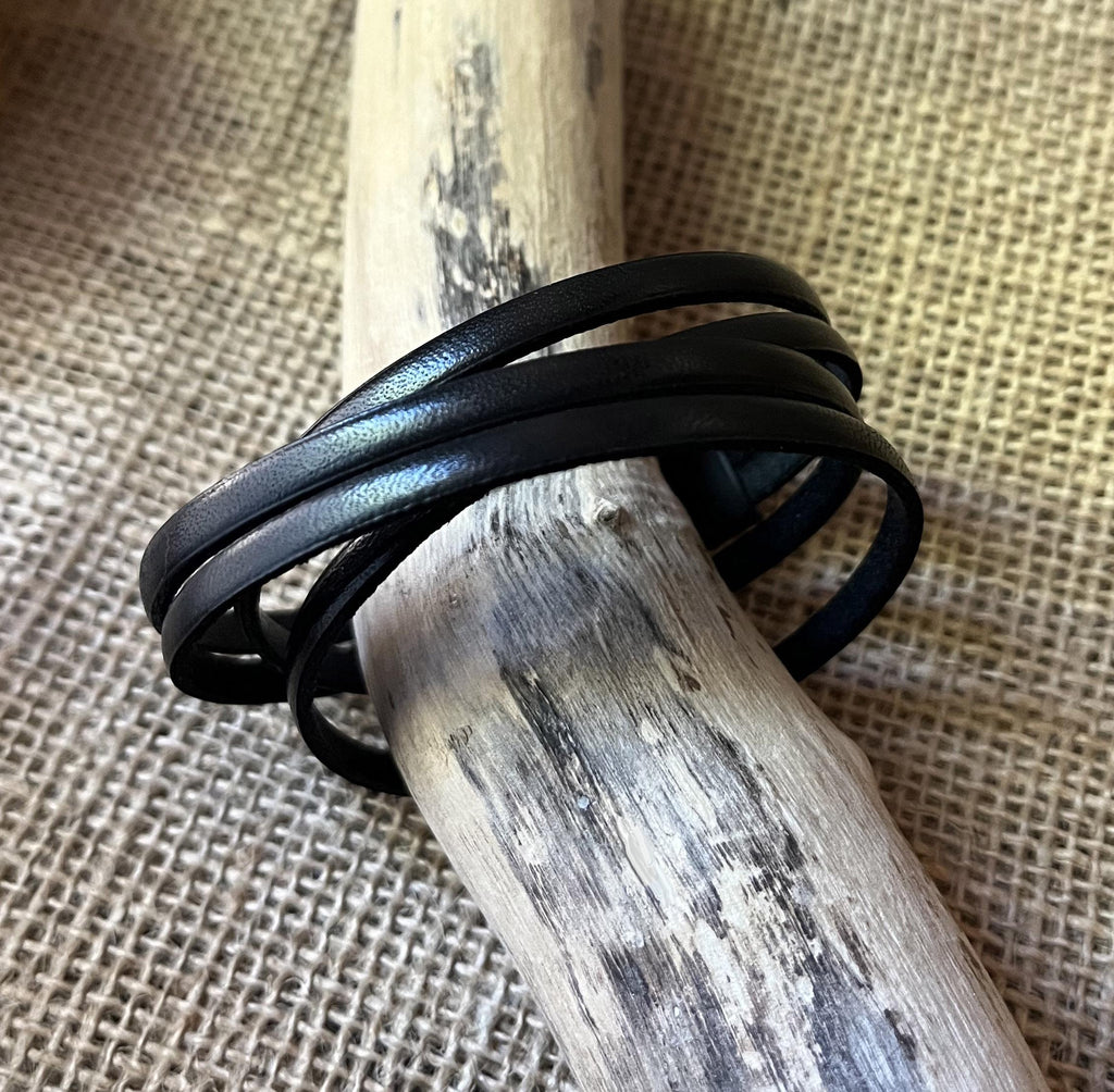 Bracelet multi-cuirs noir multi au fermoir magnétique noir