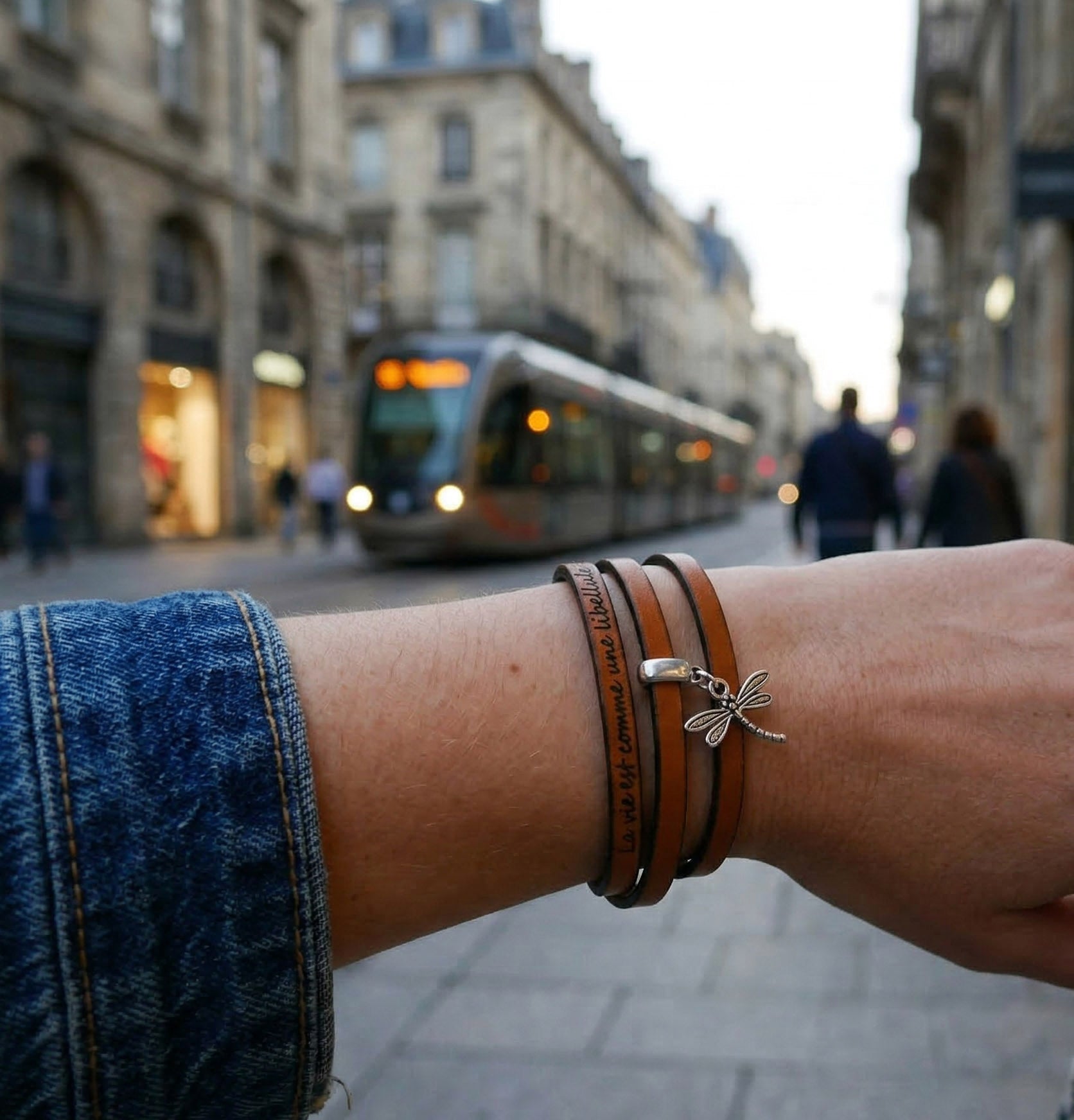 Bracelet triple tour de cuir et pendentif au choix