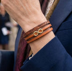Bracelet personnalisé à breloque dorée en cuir multi-tour pour femme