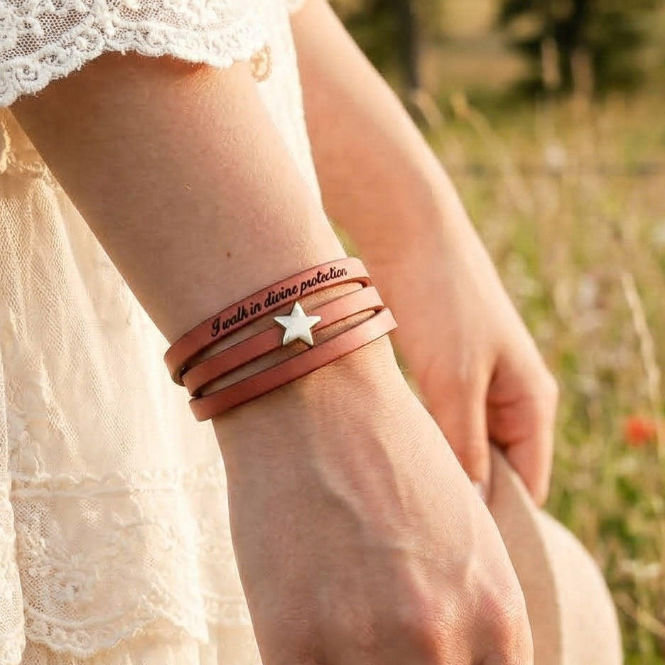 bracelet femme en cuir triple tour à graver avec charme au choix