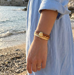 Bracelet femme multi-cuirs orange au charme coquillage doré