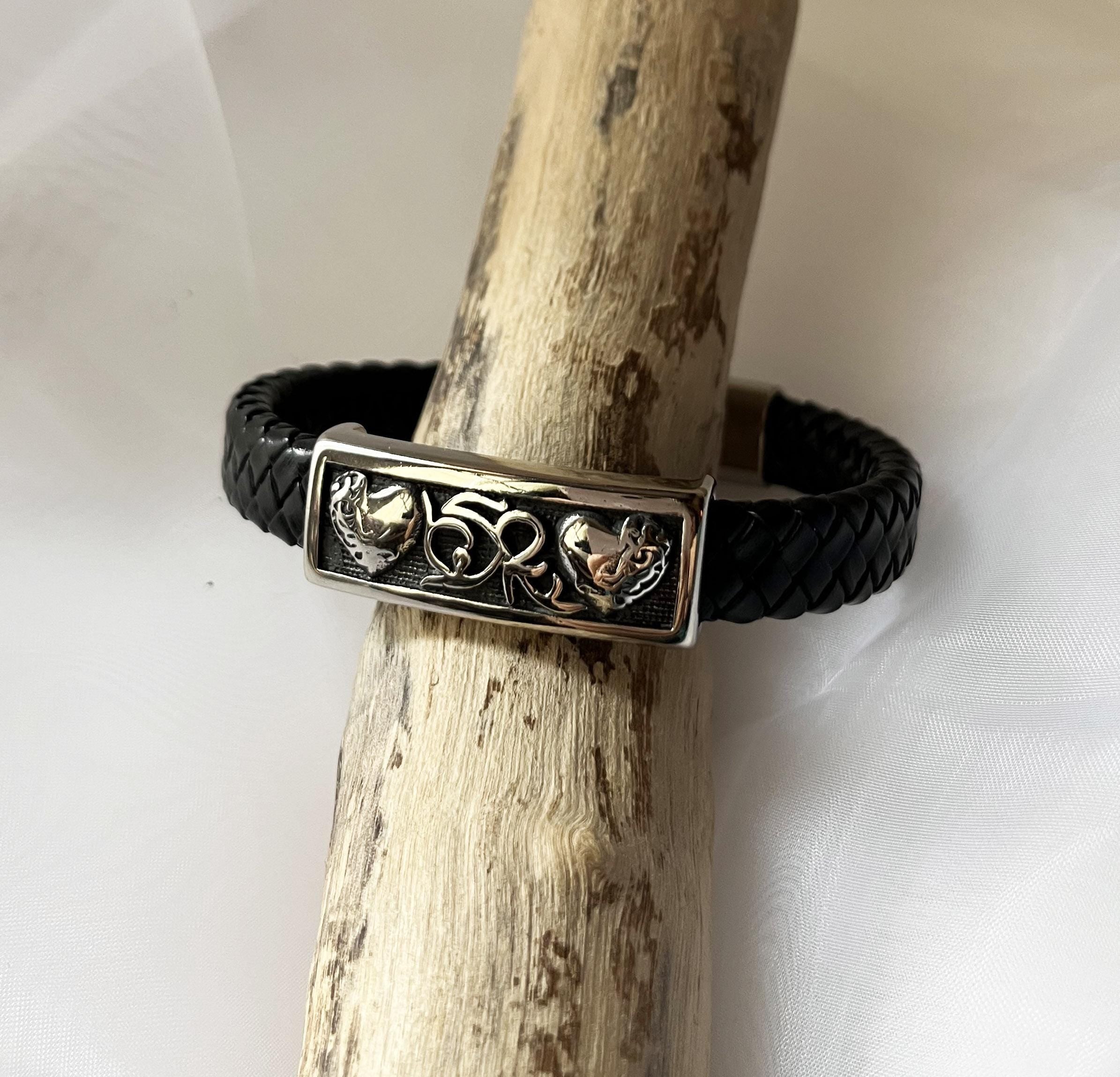 Bracelet cuir noir tressé à plaque métallique 2 coeurs gravés