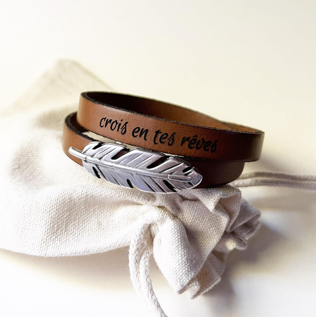 Bracelet cuir double tour au passant plume