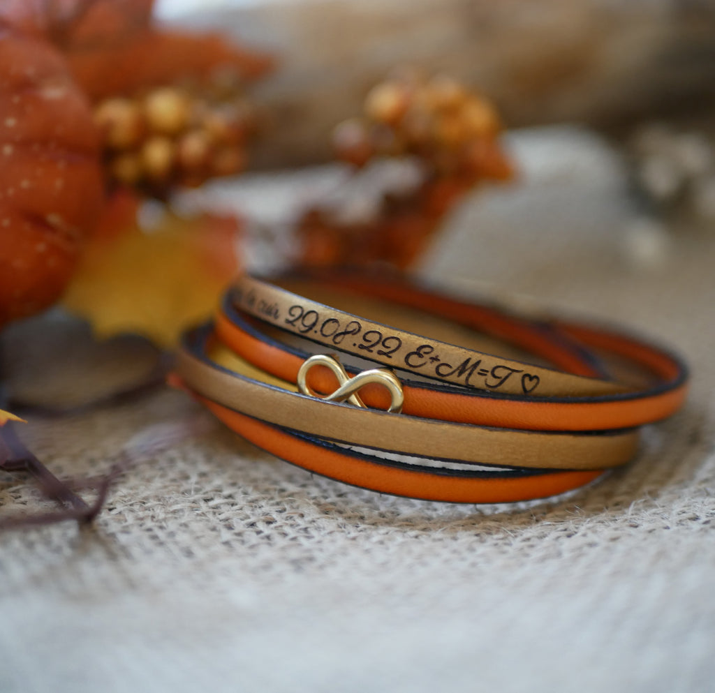 Bracelet femme duo de cuirs en double tour avec breloque infini doré à personnaliser