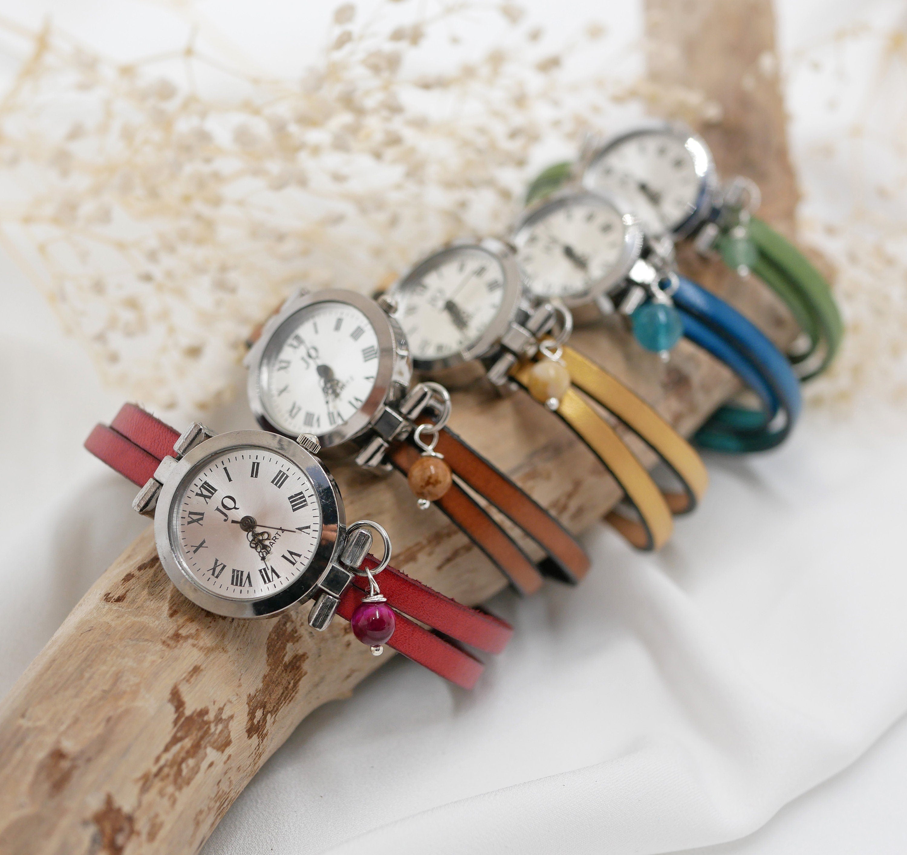 Montre au cadran argenté 2 tours de cuir fin