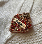 Broche ex voto Sacré Coeur en perles au message en cuir gravé Gratitude