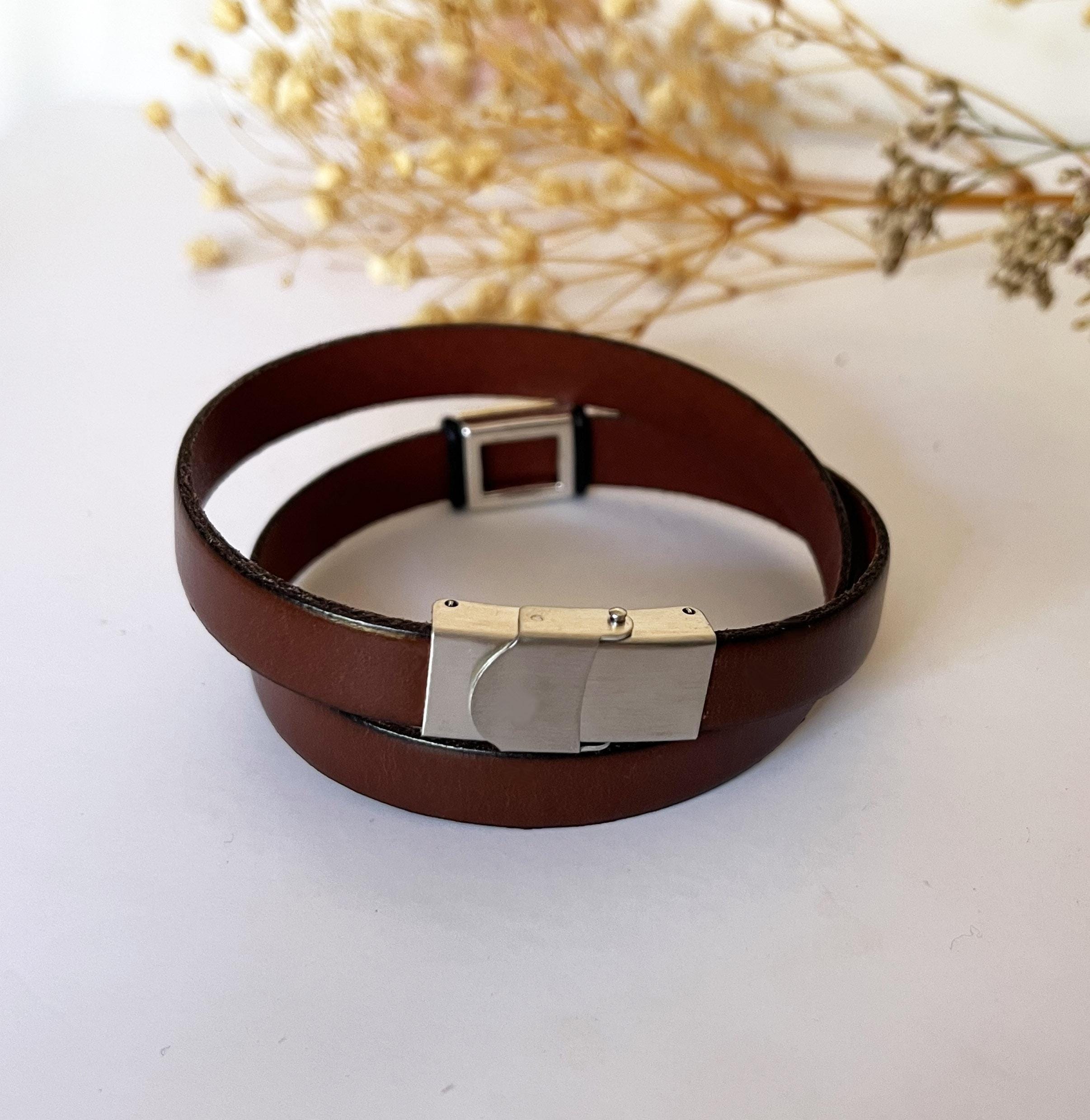 Bracelet cuir double tour au passant carré martelé