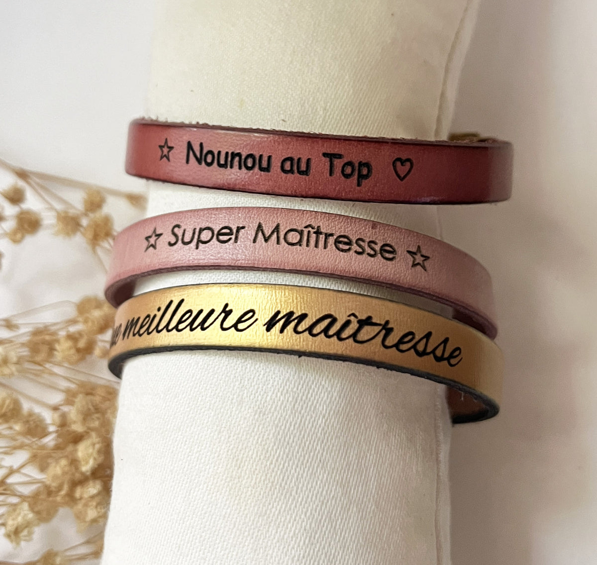 bracelet couleur cuir pour femme rose, vieux rose, doré, gravé de message d'amour ou motivant